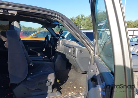 2001 GMC Sierra 1500 Sle z USA, uszkodzony, nr VIN 2GTEK19TX11370994